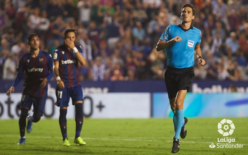munuera montero árbitro jiennense de la liga