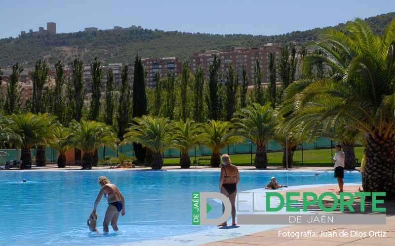 Los jiennenses ya disfrutan de las piscinas de El Tomillo, La Salobreja y Las Fuentezuelas