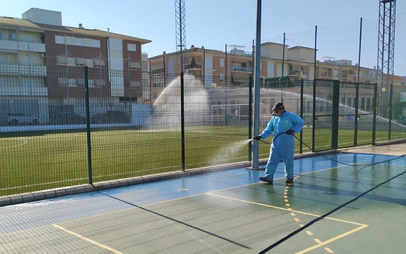 operario de limpieza en instalaciones deportivas de alcalá la real