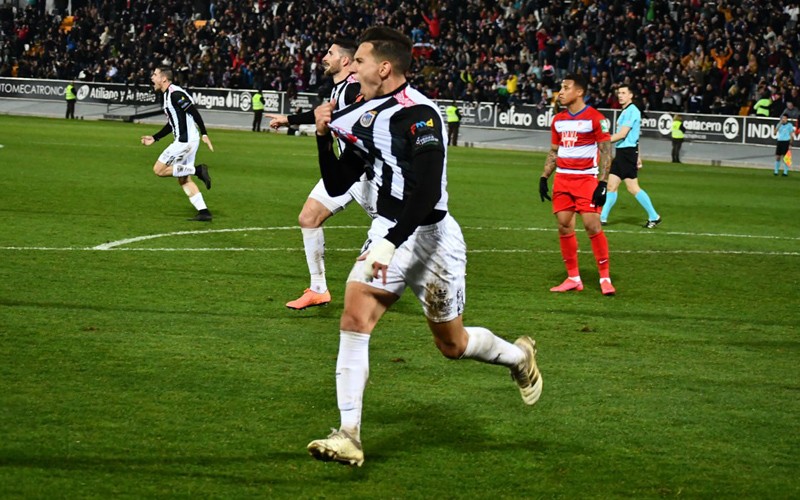 Javi Jiménez y Antonio Caballero siguen adelante en el play off a Segunda División