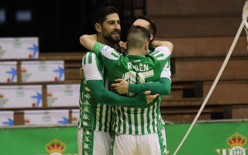 Emilio Buendía revalida el trofeo de máximo goleador en Segunda División