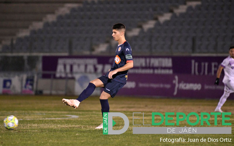 Javi Bueno se mantendrá en la defensa de la UDC Torredonjimeno