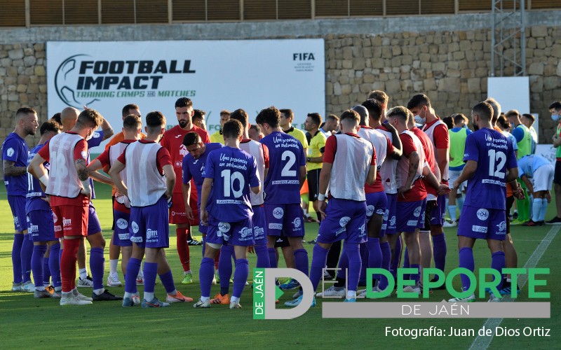 Los jugadores del Real Jaén lamentan la oportunidad perdida