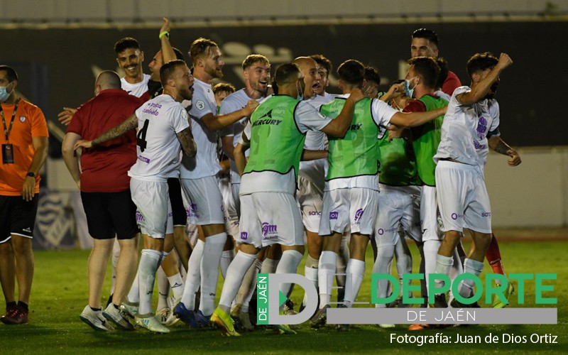 El Real Jaén supera al Linares y estará en la final por el ascenso