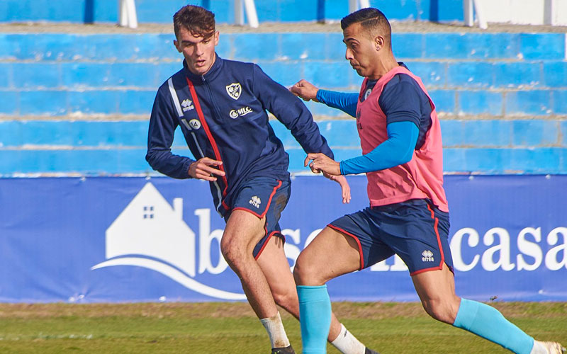 El canterano Cañete se incorpora al primer equipo del Linares Deportivo