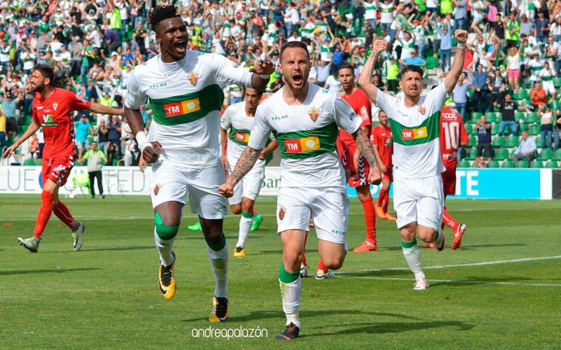 Iván Sánchez cierra un ciclo de ensueño con el Elche CF