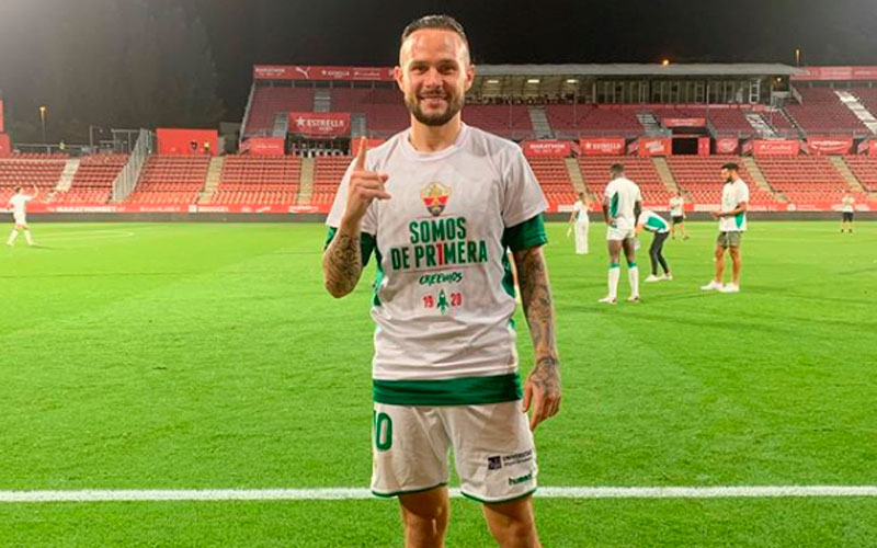 Iván Sánchez cierra un gran año con el Elche ascendiendo a Primera