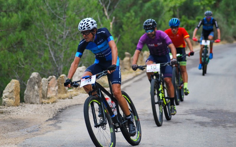 ciclistas en el maratón btt sierra de cazorla