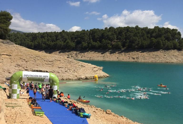 El IV Circuito Provincial de Travesías a Nado por los pantanos de Jaén arranca este domingo