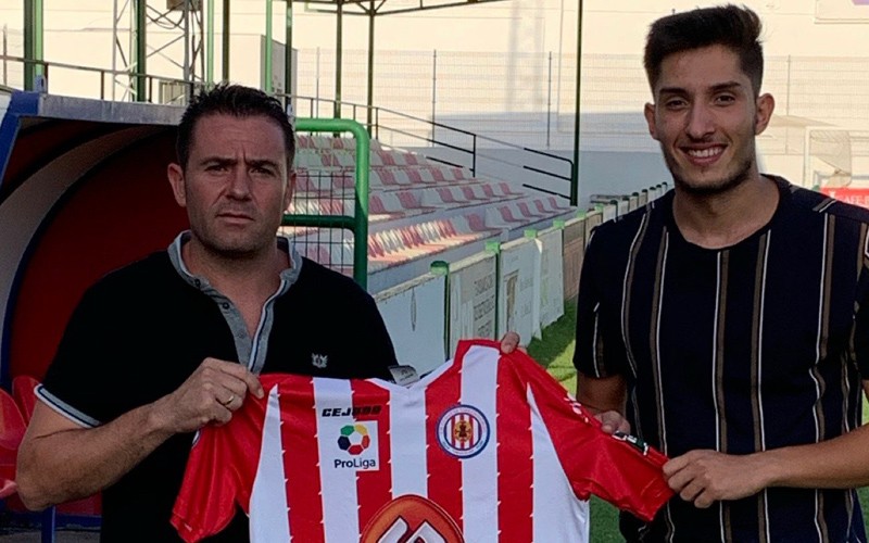 El Torredonjimeno firma al joven delantero Adri Delgado