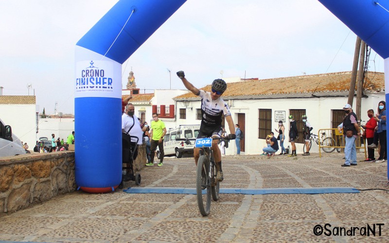 José Luis Carrasco se lleva la victoria en la Vuelta a Carmona BTT