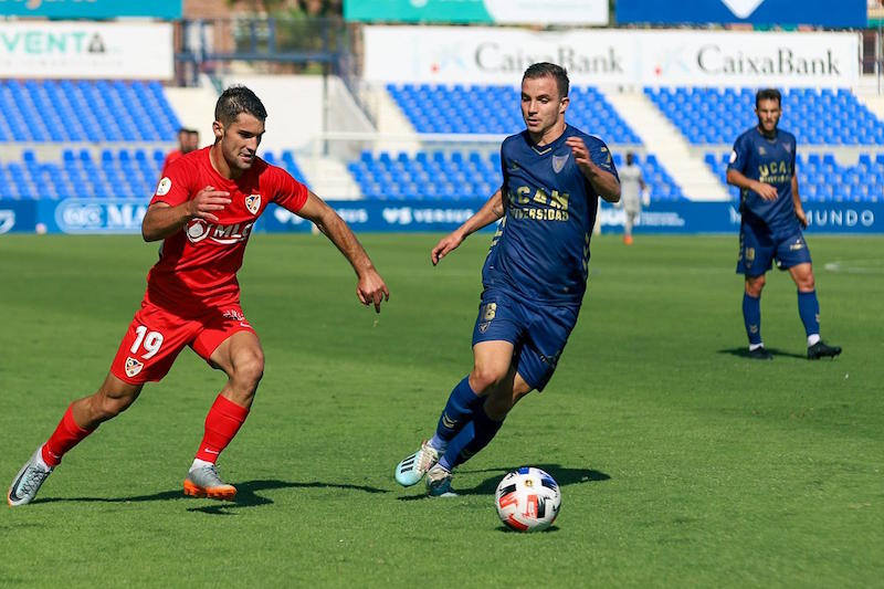 Un penalti condena al Linares Deportivo ante el UCAM Murcia