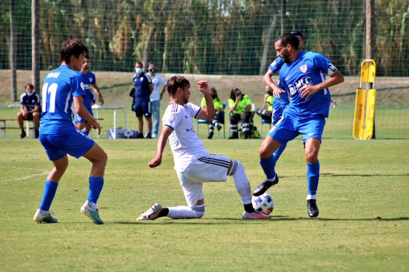 Un penalti da el triunfo al Linares Deportivo ante el Marbella FC