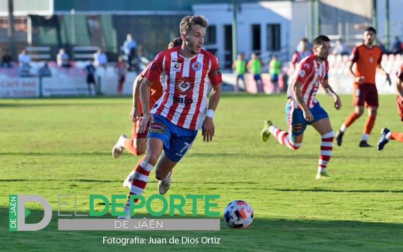 Jorge Vela lidera la reacción del Torredonjimeno para empatar ante el Almería B