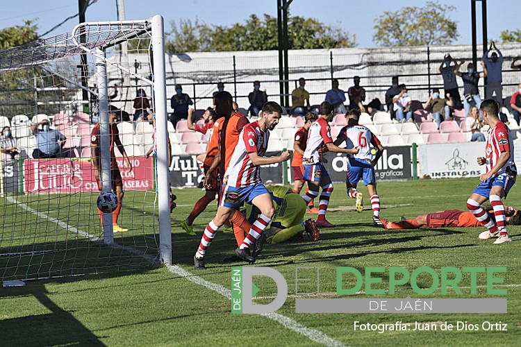 El Torredonjimeno vence al Recre y sigue adelante en la Copa RFEF