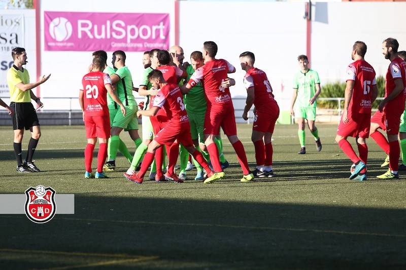 Navas, de penalti, da la victoria al CD Torreperogil frente al Villacarrillo CF