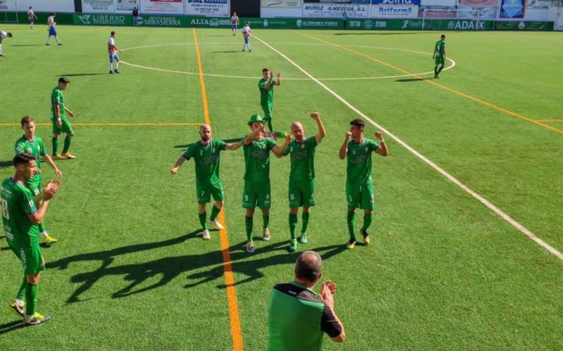 El Mancha Real se da un homenaje y endosa una manita al Loja