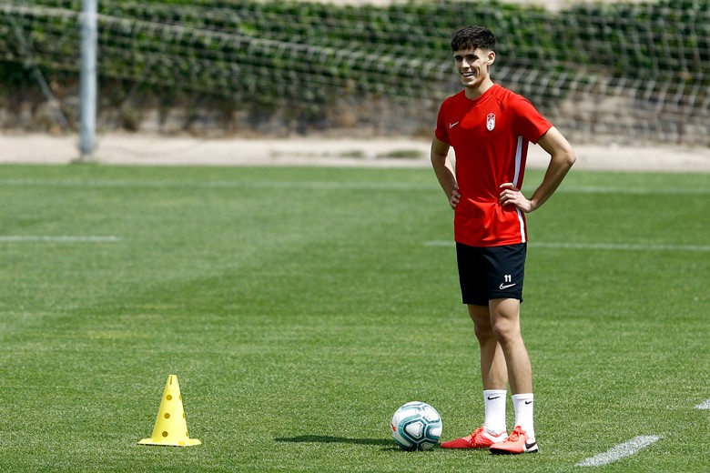 Pepe Sánchez, titular con el Granada CF en la Europa League