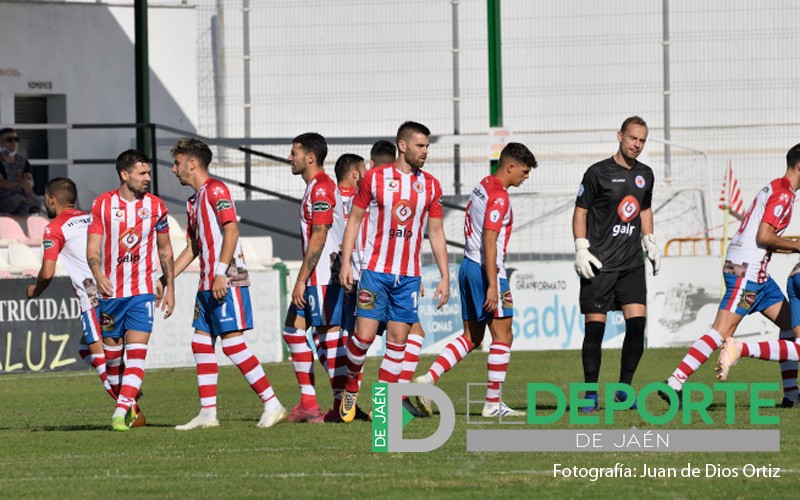 Las expulsiones condicionan al Torredonjimeno ante el Huétor Tájar