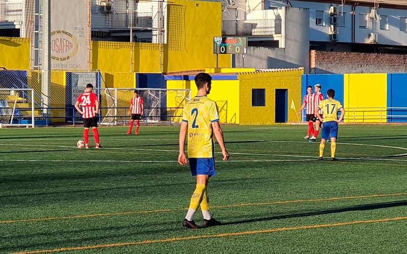 El Atlético Porcuna araña un empate en casa del Huétor Tájar