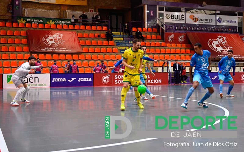 El Jaén Paraíso Interior salva un empate ante Peñíscola
