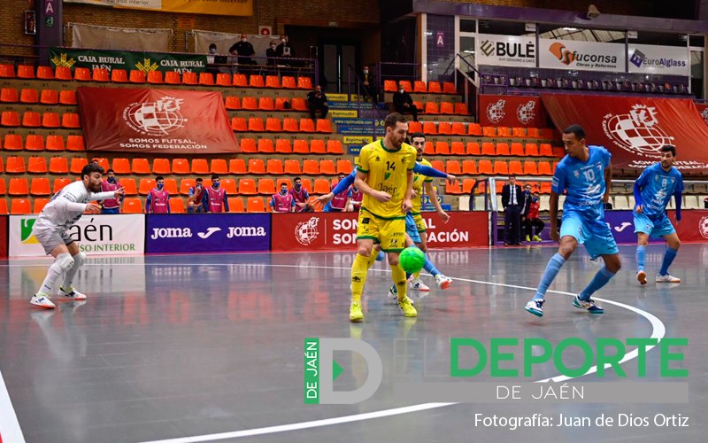 El Jaén Paraíso Interior salva un empate ante Peñíscola