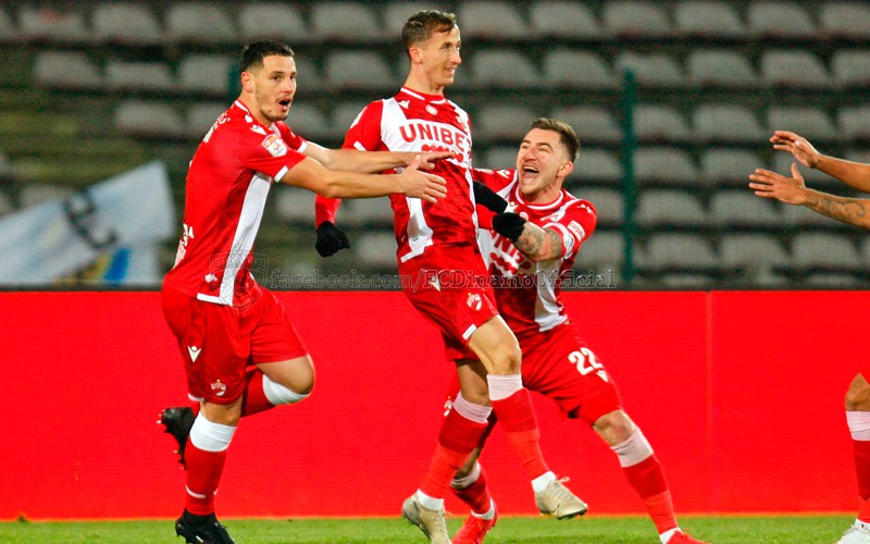 juan cámara celebra un gol con el dinamo bucuarest