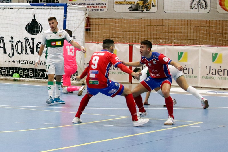 El Mengíbar se lleva los tres puntos en un duelo ajustado ante el Elche