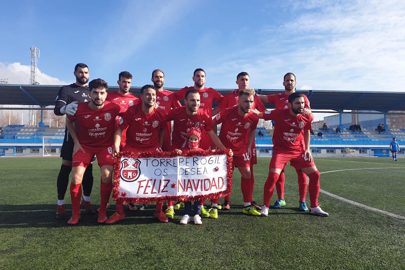 El Torreperogil despide el año con una victoria y liderando su grupo de Tercera División