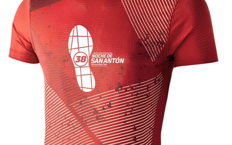 La camiseta de la San Antón 2021, elaborada con hilo de plástico de botella