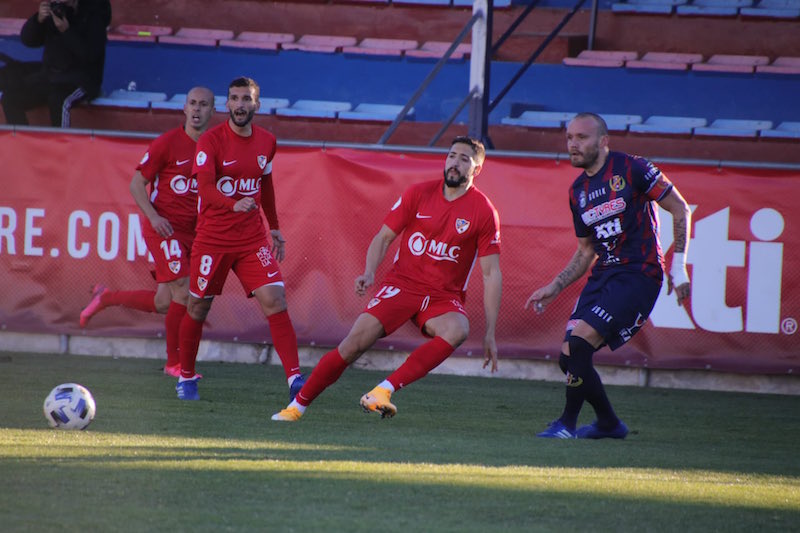 El Linares Deportivo se deja dos puntos en su visita a Yecla
