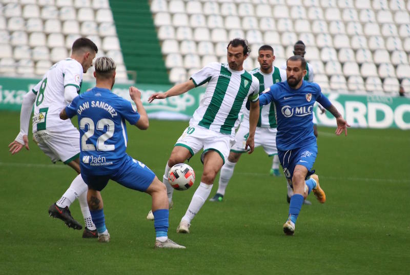 El Linares Deportivo cae derrotado en su visita a El Arcángel