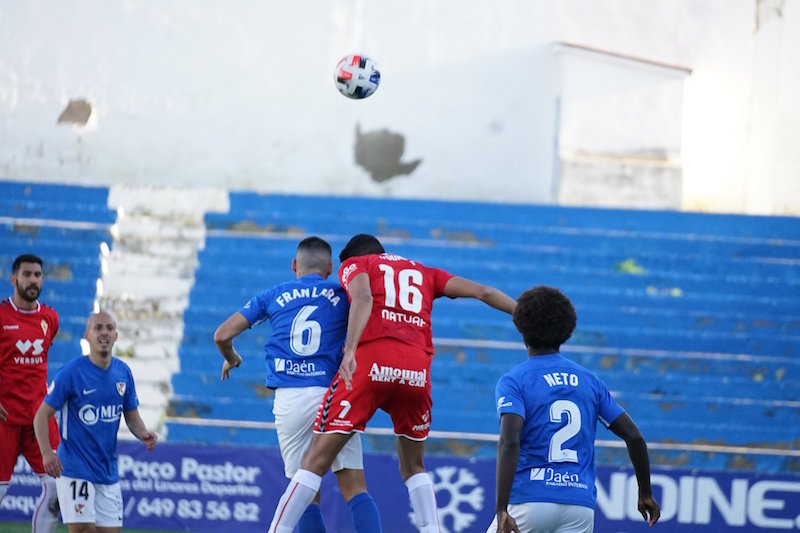 El Linares Deportivo vuelve a la victoria ante el Real Murcia