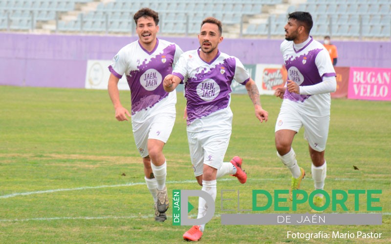 El Real Jaén se impone al Torreperogil en el estreno de Juan Arsenal