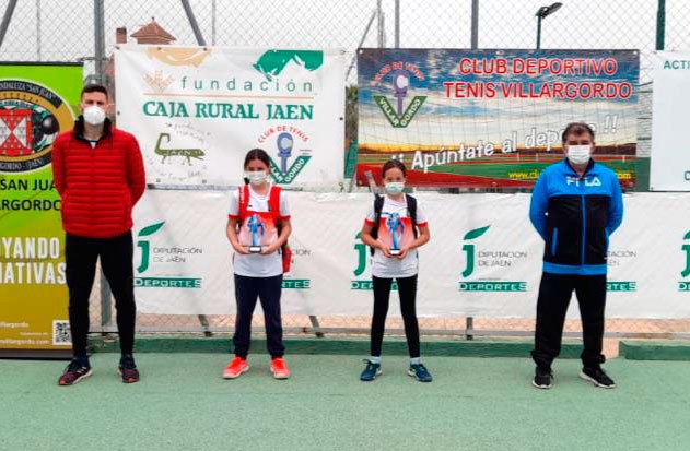 Una veintena de raquetas se citaron en Villargordo para acceder al regional