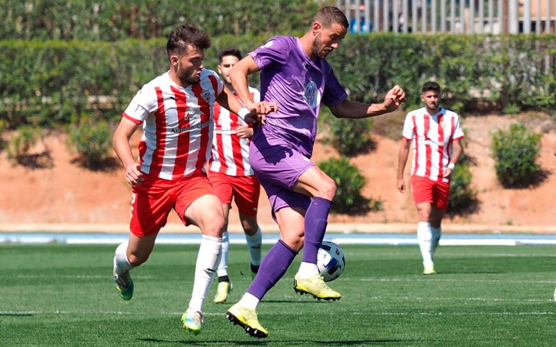 El Real Jaén planta cara al Almería B pero acaba cediendo un empate