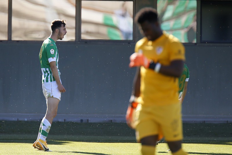 El Linares Deportivo cae por goleada ante el Betis Deportivo y cede el liderato