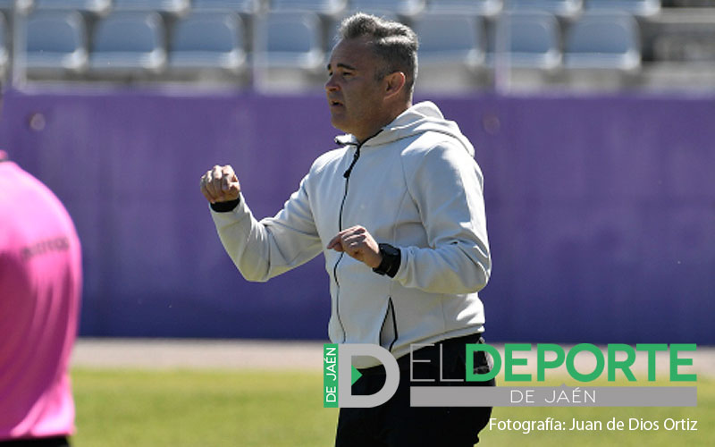 Acuerdo para que Juan Arsenal siga siendo entrenador del Real Jaén