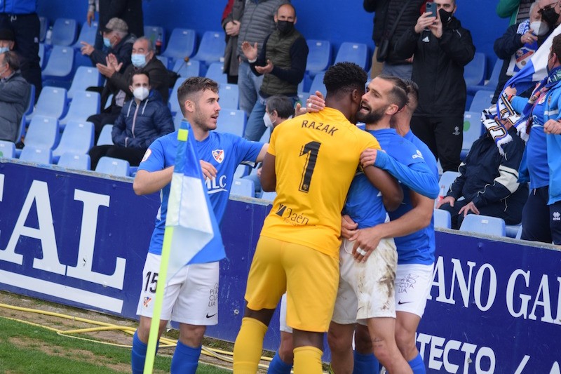 El Linares Deportivo no cede el liderato a dos jornadas para el final de liga