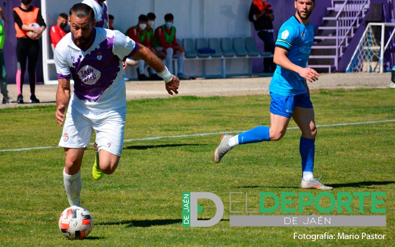 El Mancha Real ficha a Rafa Navarro y renueva a Raúl Pérez