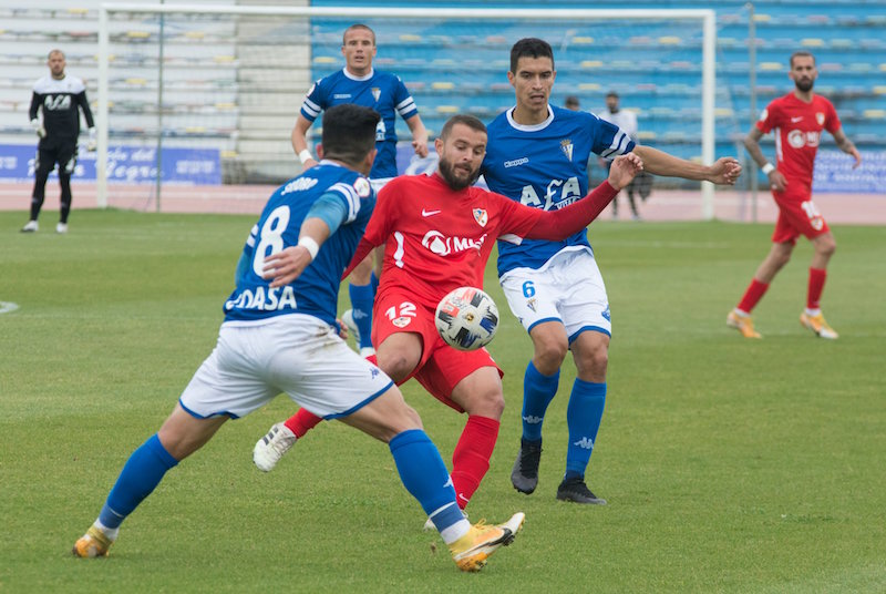 El Linares Deportivo vence al San Fernando con un gol ‘in extremis’ de Irizo