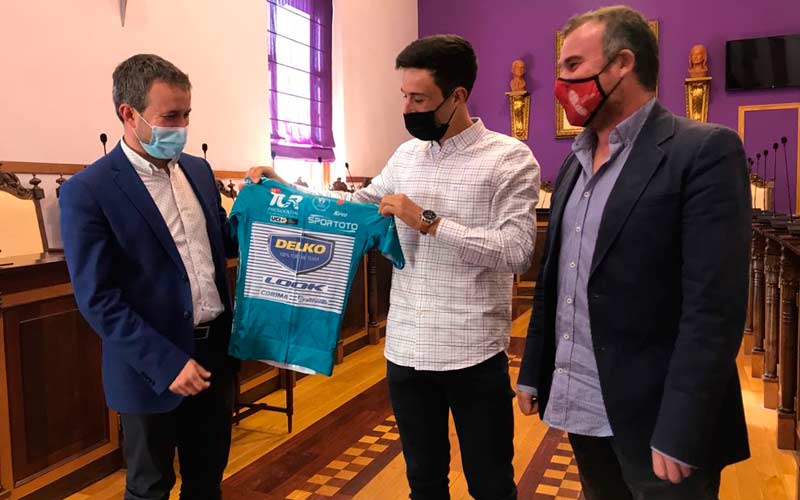 Díaz Gallego, homenajeado tras su triunfo en el Tour de Turquía