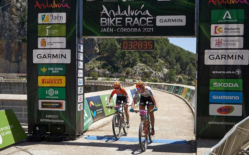 La etapa del Embalse del Quiebrajano corona nuevos líderes en la Andalucía Bike Race