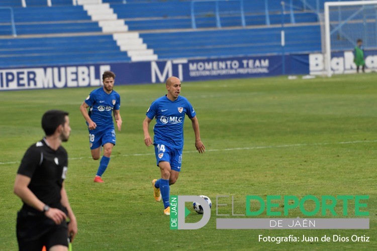 Un empate que vale el liderato para el Linares Deportivo