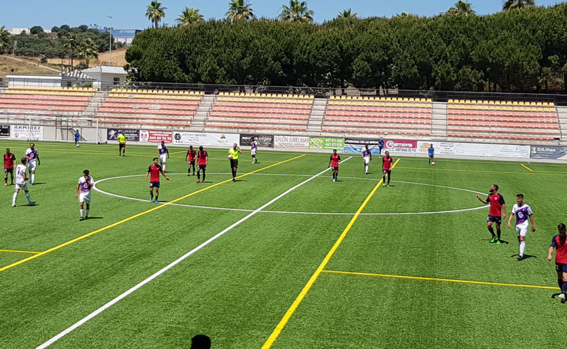 El Real Jaén pone punto y final a la temporada con una victoria por la mínima en Estepona