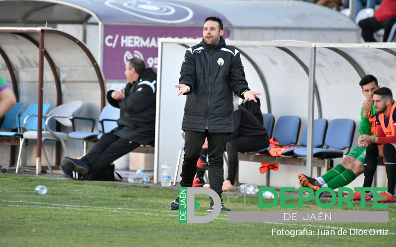 Pedro Bolaños seguirá como entrenador del Mancha Real en Segunda RFEF