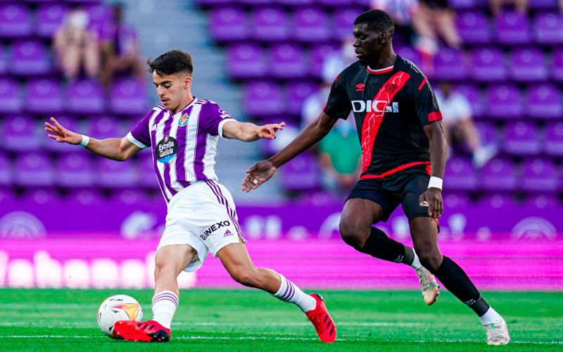 Aguado deja atrás el Covid-19 y vuelve a jugar con el Real Valladolid