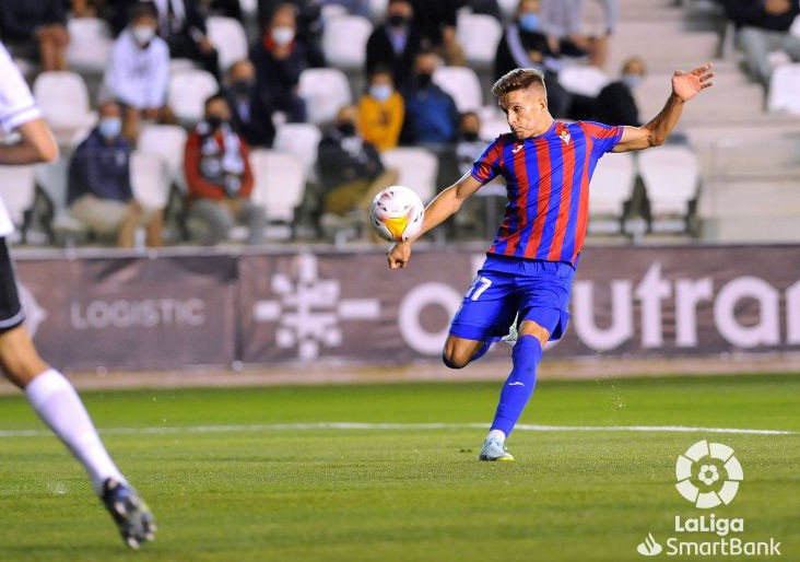 Corpas le da la primera victoria al Eibar; el Alcorcón es colista