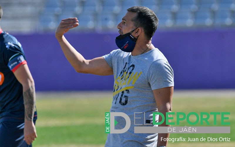 Chumilla: «Queremos, como mínimo, traer un defensa central»