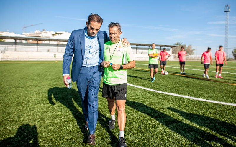 Antonio Méndez visita a la plantilla del Real Jaén